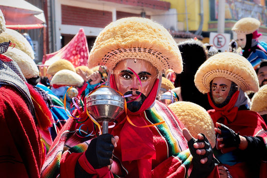 La danza de los Parachicos en Chiapas - Rasca Mapas - Rasca Mapas
