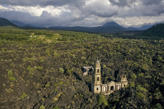 La iglesia sepultada por el Paricutín, el volcán más joven del mundo - Rasca Mapas - Rasca Mapas